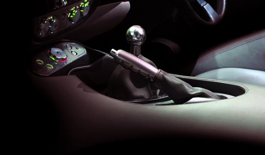 Детали интерьера TVR Tuscan S 2005 года  (фото 4 из 9)